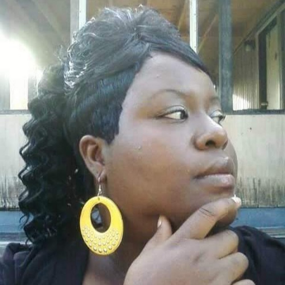 Meet your Posher, Latoya
